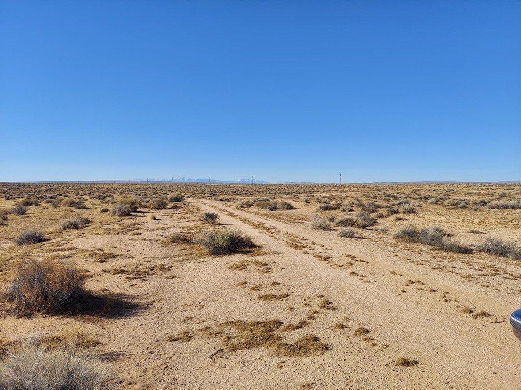 5 Harper Lake Road Hinkley, CA 92347