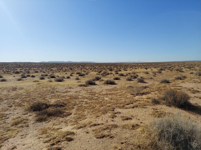 5 Harper Lake Road Hinkley, CA 92347