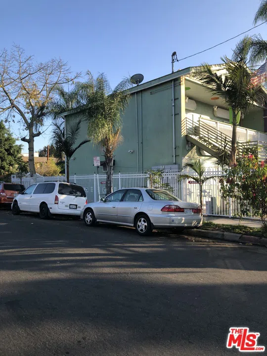 1702 S Hoover Street Los Angeles, CA 90006