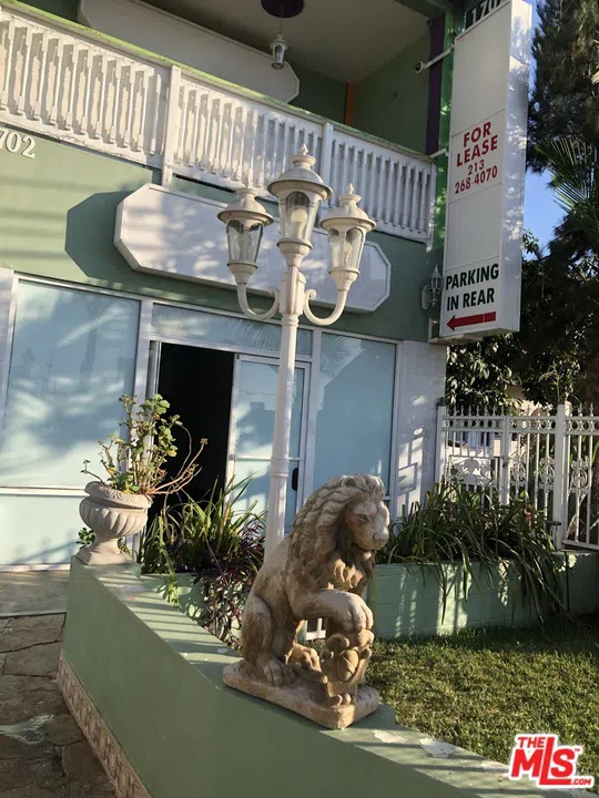 1702 S Hoover Street Los Angeles, CA 90006
