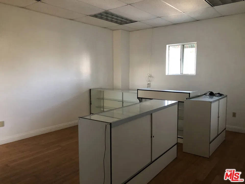 1702 S Hoover Street Los Angeles, CA 90006