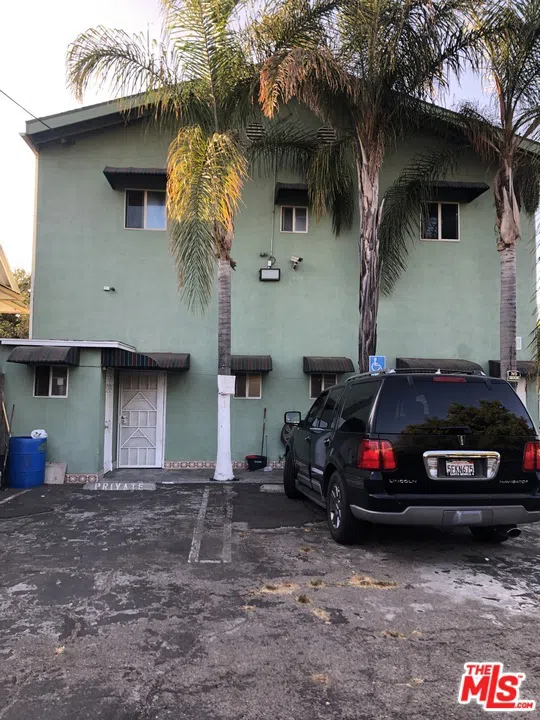 1702 S Hoover Street Los Angeles, CA 90006