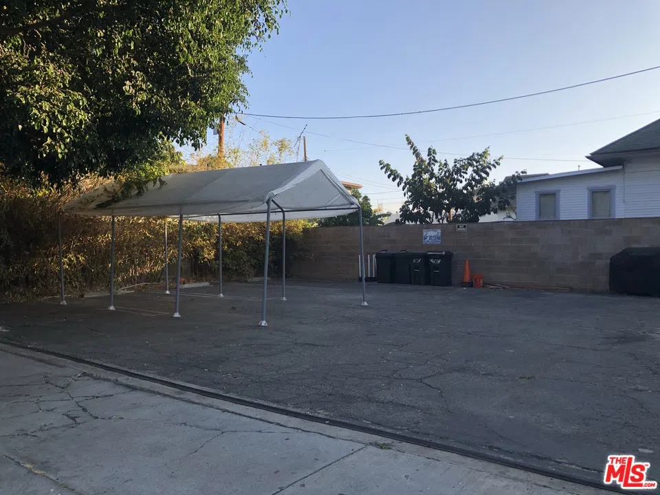 1702 S Hoover Street Los Angeles, CA 90006