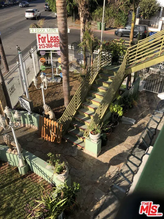 1702 S Hoover Street Los Angeles, CA 90006