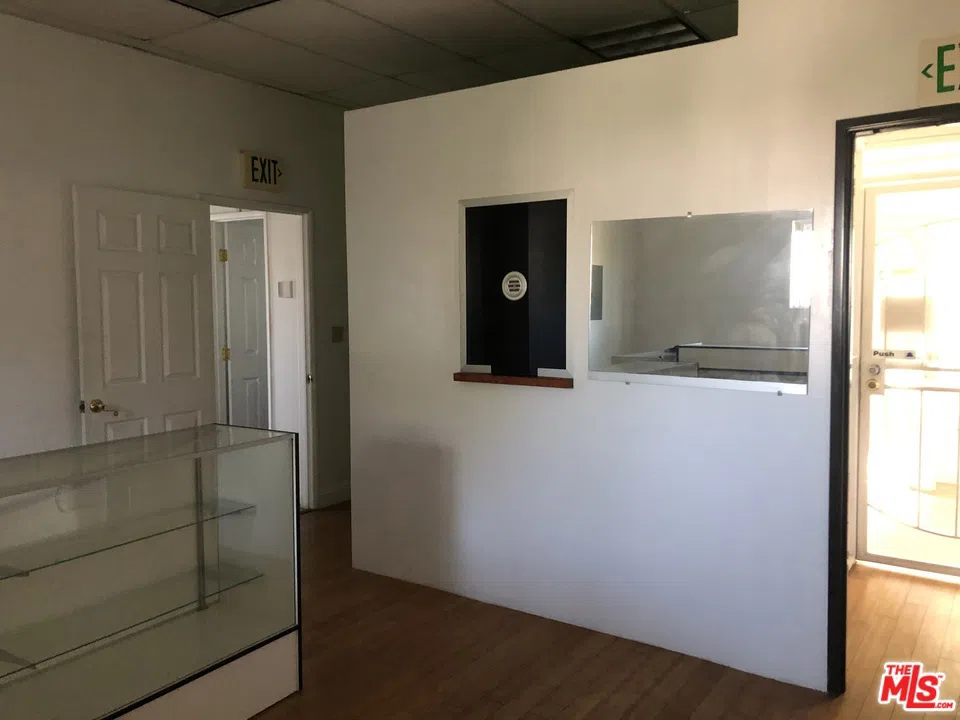 1702 S Hoover Street Los Angeles, CA 90006