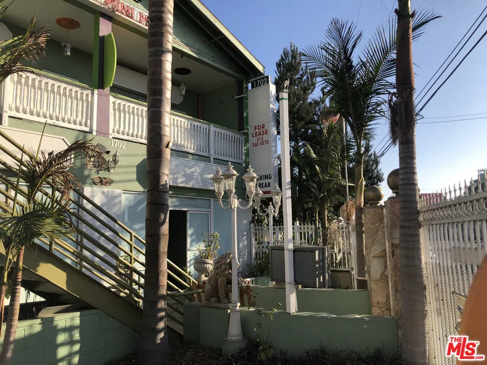 1702 S Hoover Street Los Angeles, CA 90006