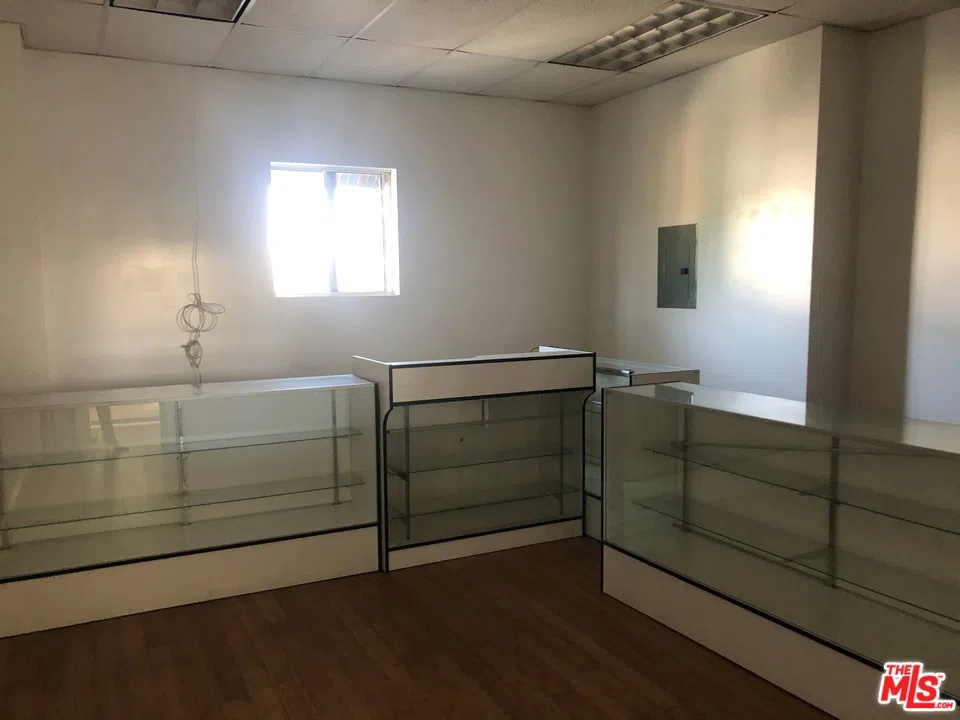 1702 S Hoover Street Los Angeles, CA 90006