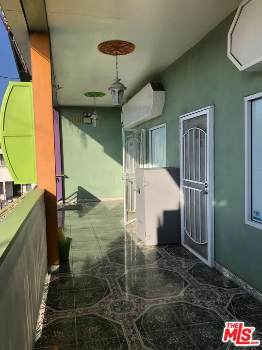 1702 S Hoover Street Los Angeles, CA 90006
