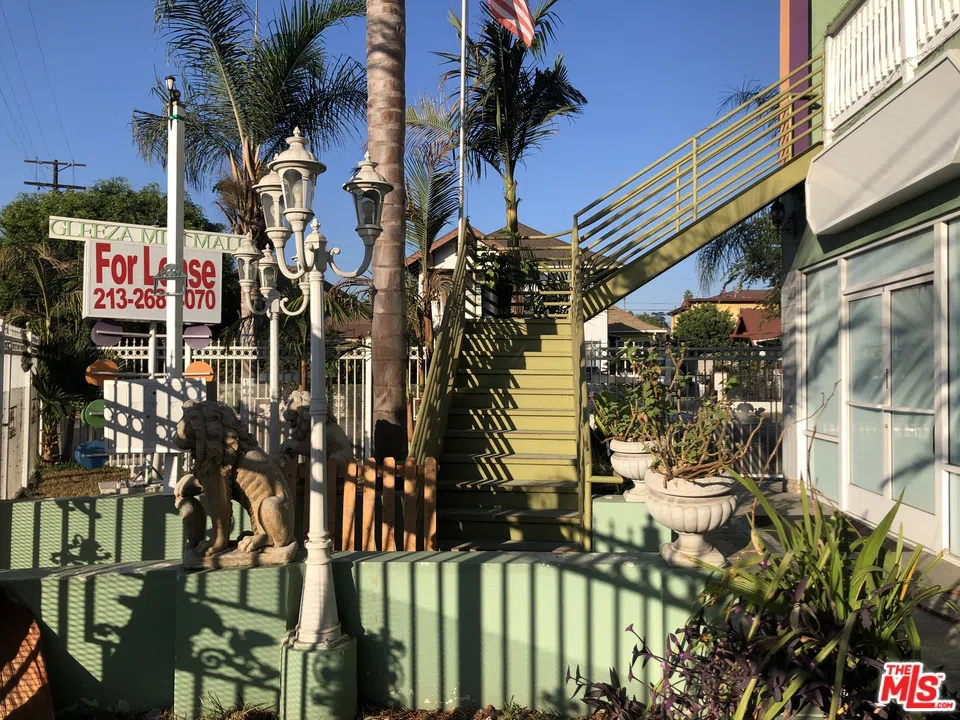 1702 S Hoover Street Los Angeles, CA 90006