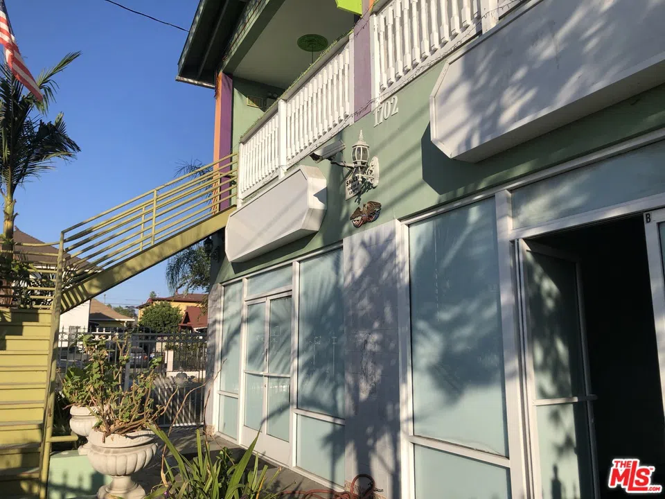 1702 S Hoover Street Los Angeles, CA 90006