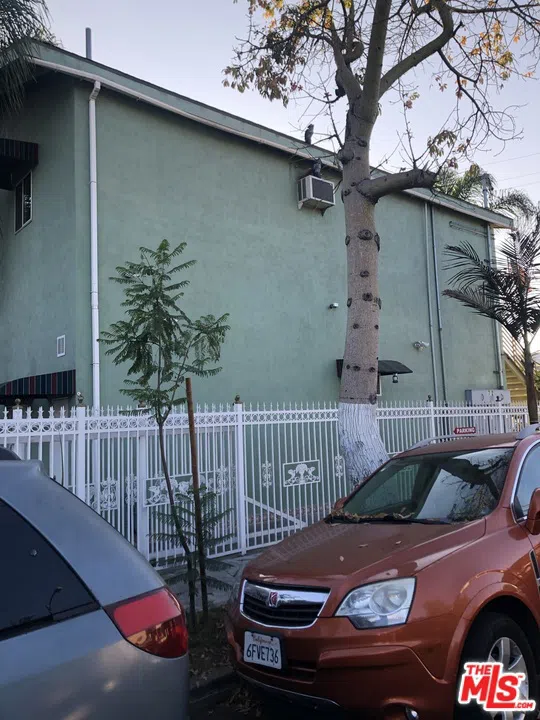 1702 S Hoover Street Los Angeles, CA 90006