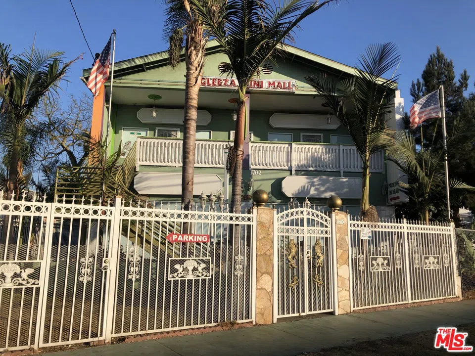 1702 S Hoover Street Los Angeles, CA 90006