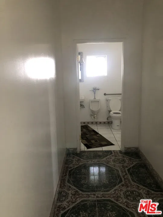 1702 S Hoover Street Los Angeles, CA 90006