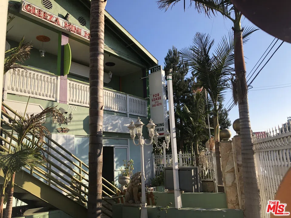 1702 S Hoover Street Los Angeles, CA 90006