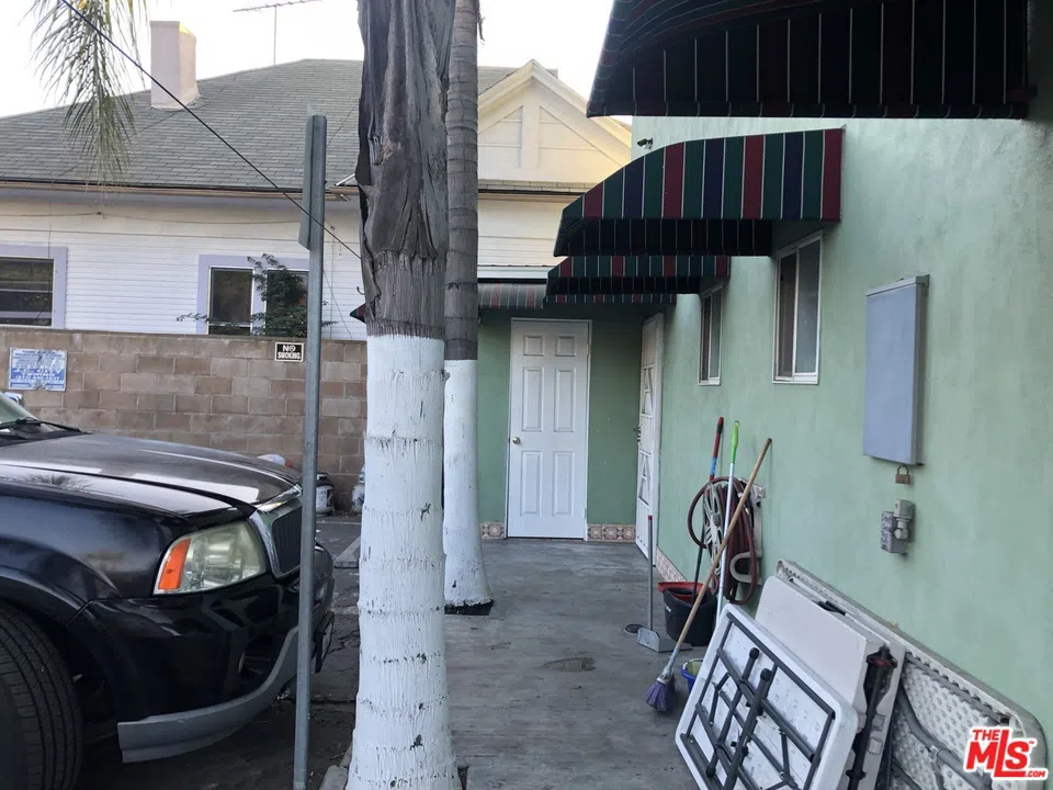 1702 S Hoover Street Los Angeles, CA 90006