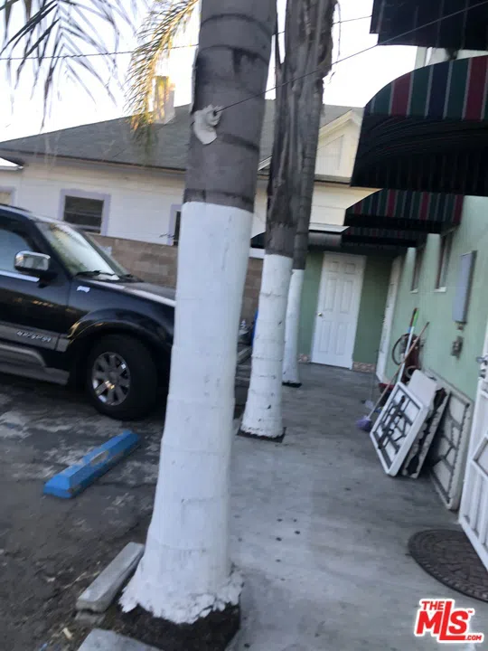 1702 S Hoover Street Los Angeles, CA 90006