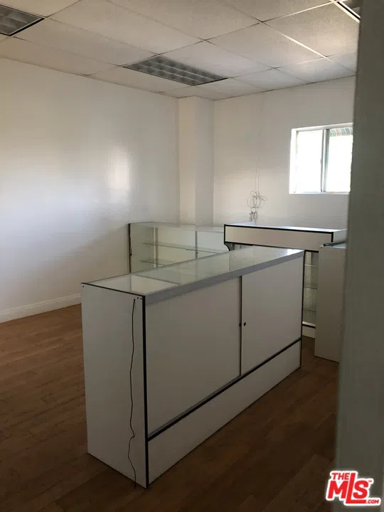 1702 S Hoover Street Los Angeles, CA 90006