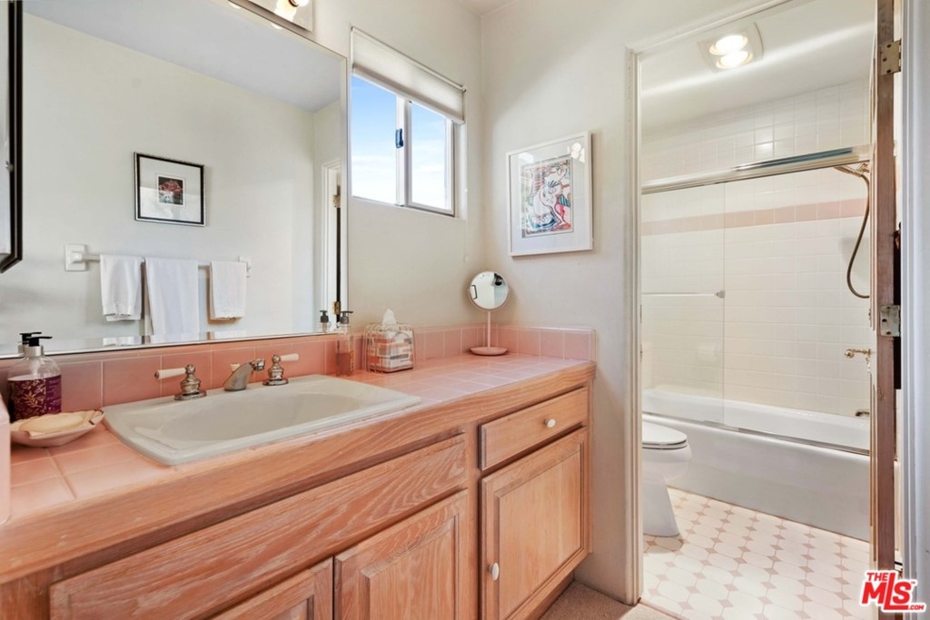 26763 Mulholland Calabasas, CA 91302