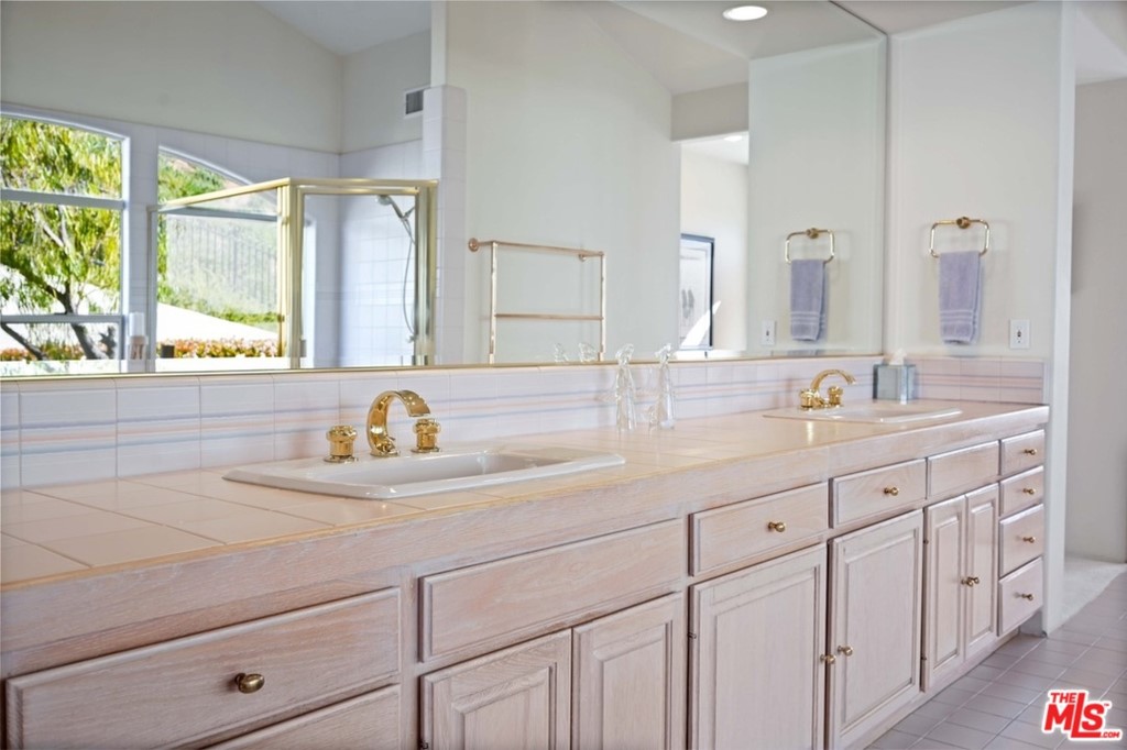 26763 Mulholland Calabasas, CA 91302
