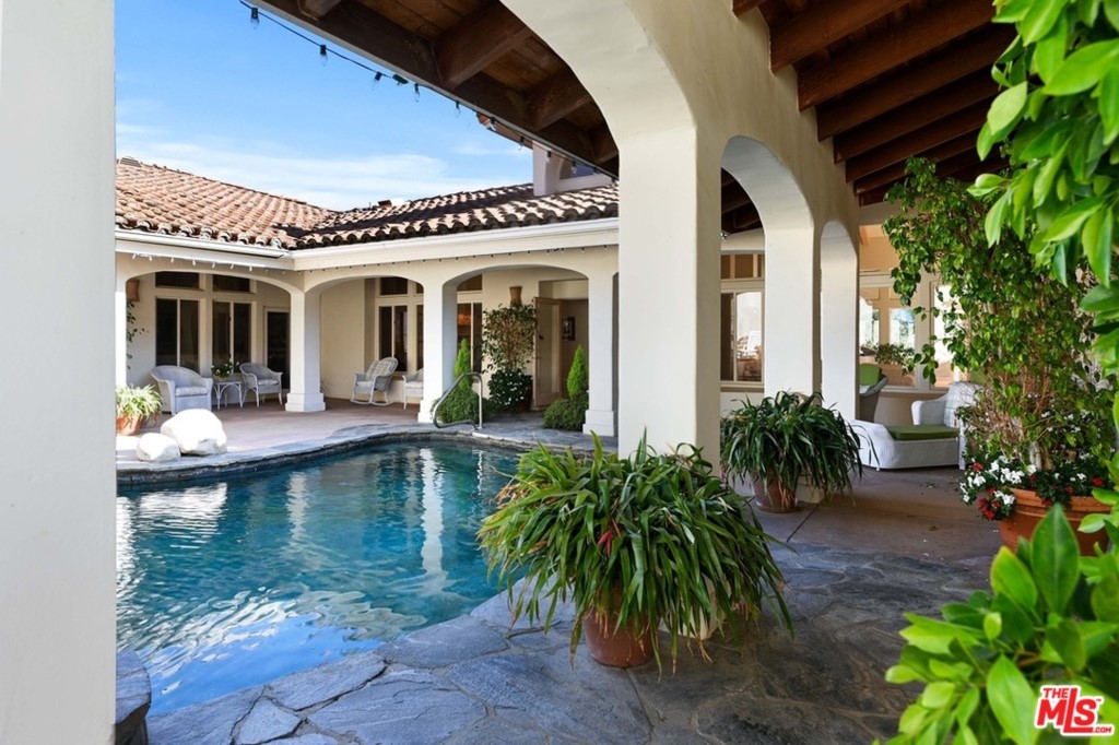 26763 Mulholland Calabasas, CA 91302