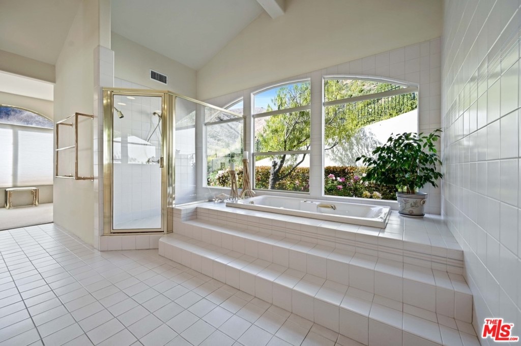 26763 Mulholland Calabasas, CA 91302