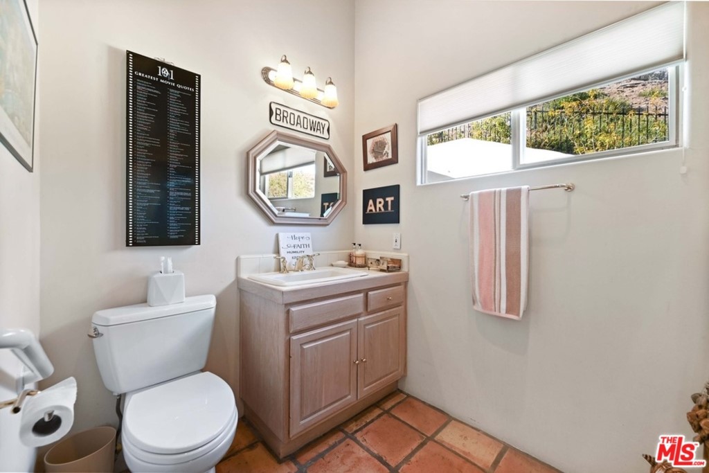 26763 Mulholland Calabasas, CA 91302