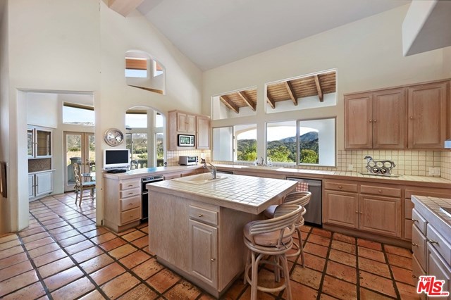 26763 Mulholland Calabasas, CA 91302