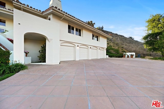 26763 Mulholland Calabasas, CA 91302