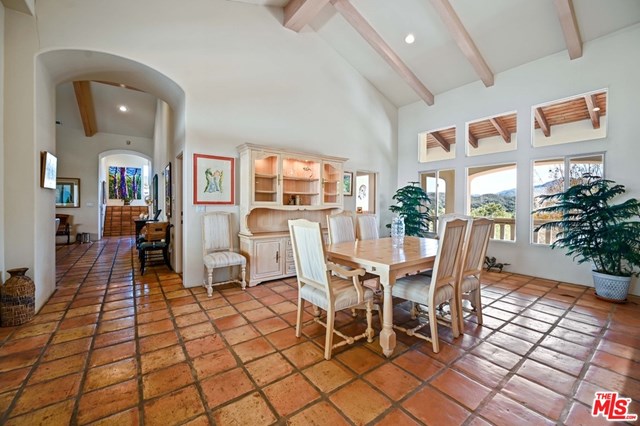 26763 Mulholland Calabasas, CA 91302