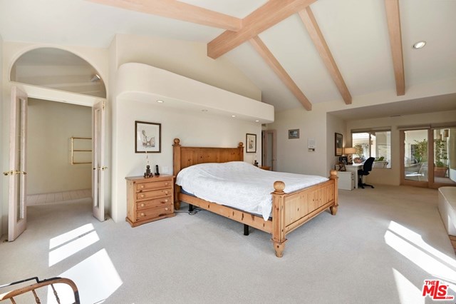 26763 Mulholland Calabasas, CA 91302