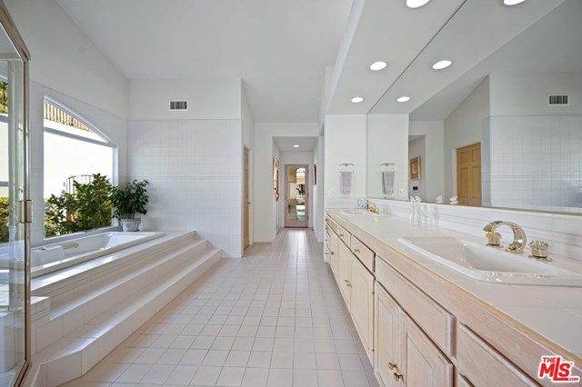 26763 Mulholland Calabasas, CA 91302