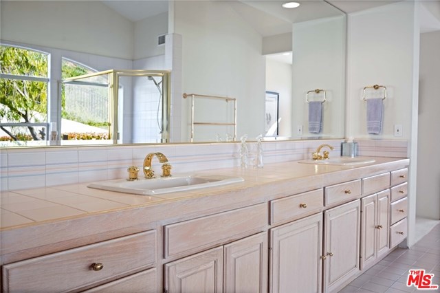 26763 Mulholland Calabasas, CA 91302