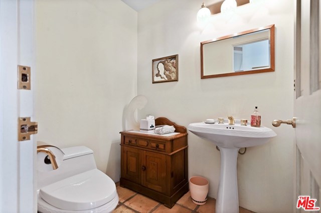 26763 Mulholland Calabasas, CA 91302