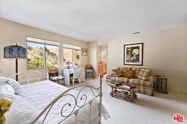 26763 Mulholland Calabasas, CA 91302