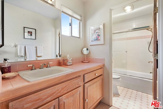 26763 Mulholland Calabasas, CA 91302