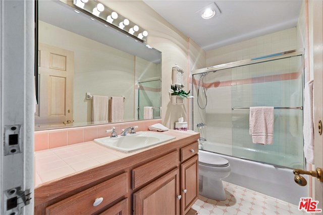 26763 Mulholland Calabasas, CA 91302