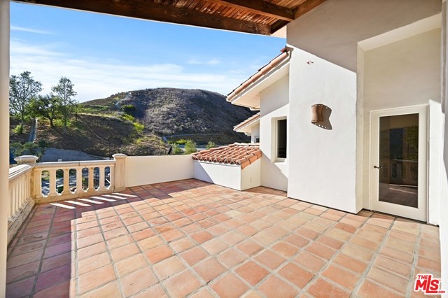 26763 Mulholland Calabasas, CA 91302