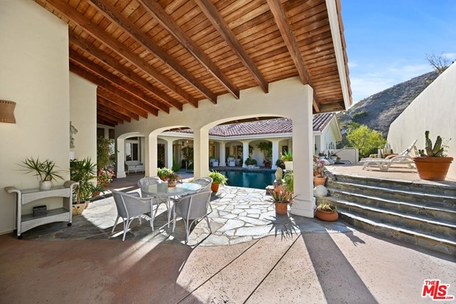 26763 Mulholland Calabasas, CA 91302