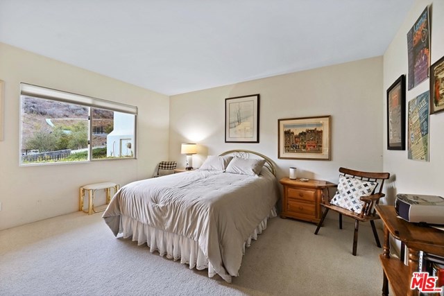 26763 Mulholland Calabasas, CA 91302