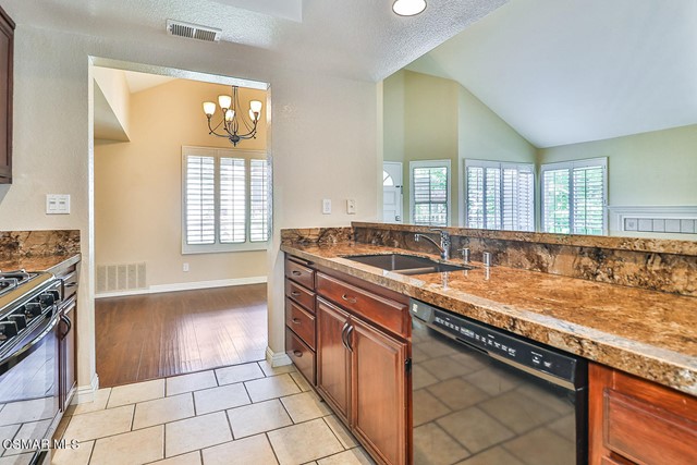 630 Kingswood Lane #F Simi Valley, CA 93065