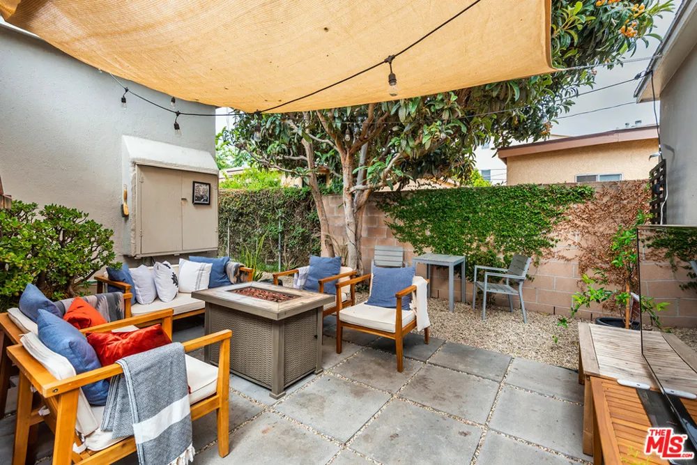 2339 Abbot Kinney Boulevard Venice, CA 90291