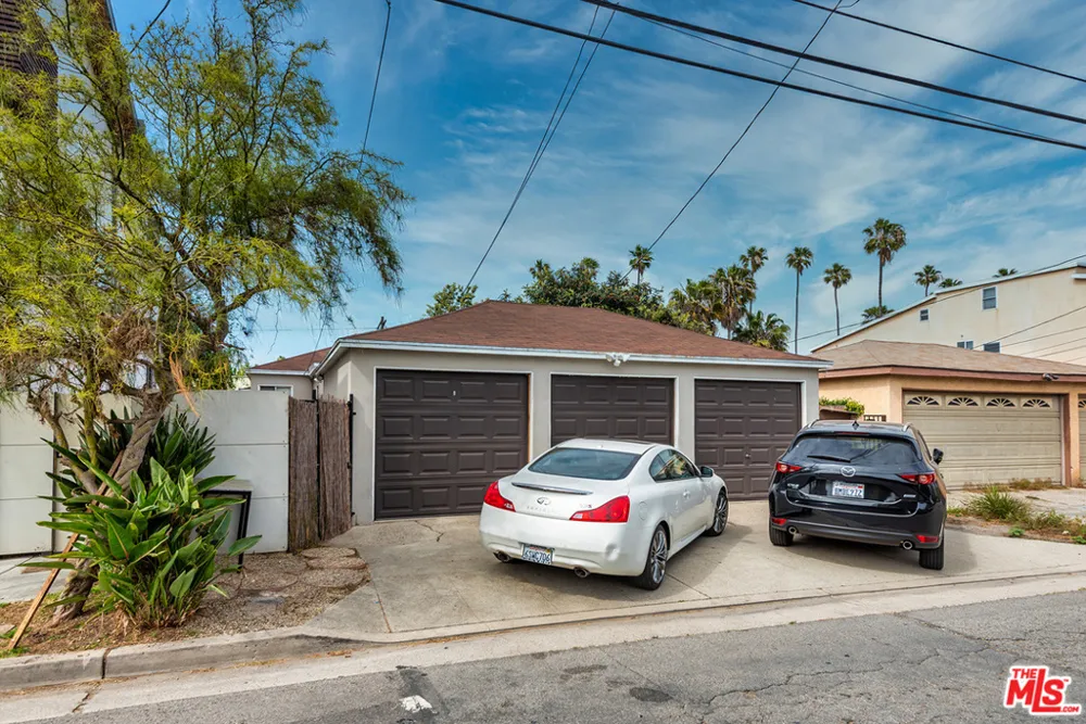 2339 Abbot Kinney Boulevard Venice, CA 90291