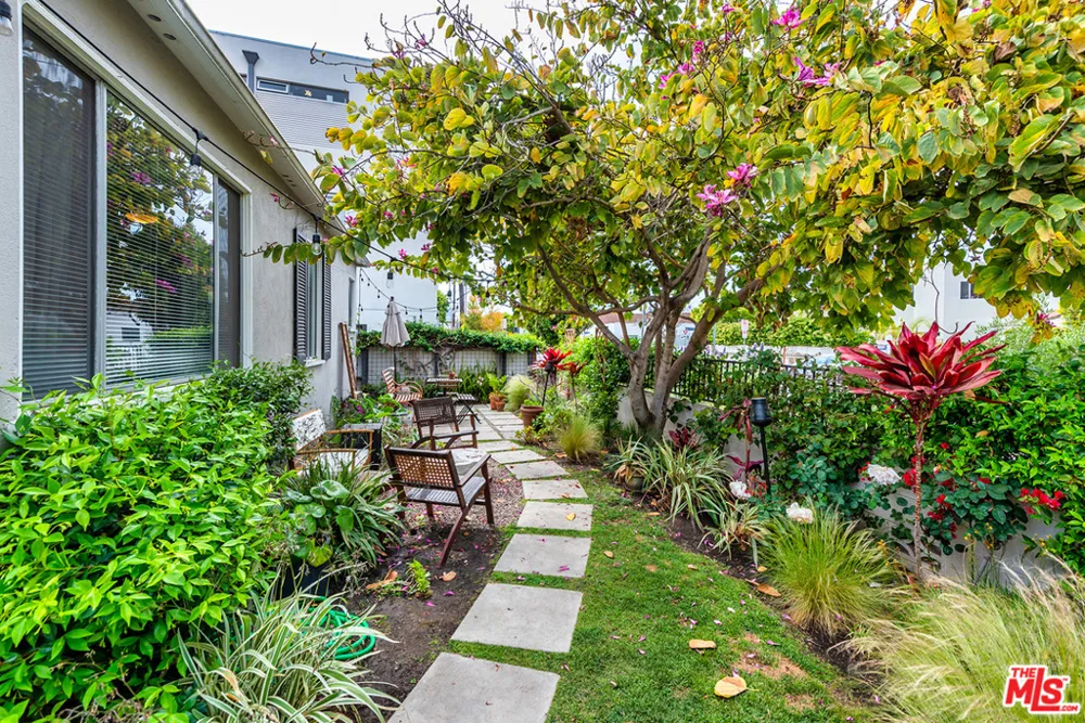 2339 Abbot Kinney Boulevard Venice, CA 90291