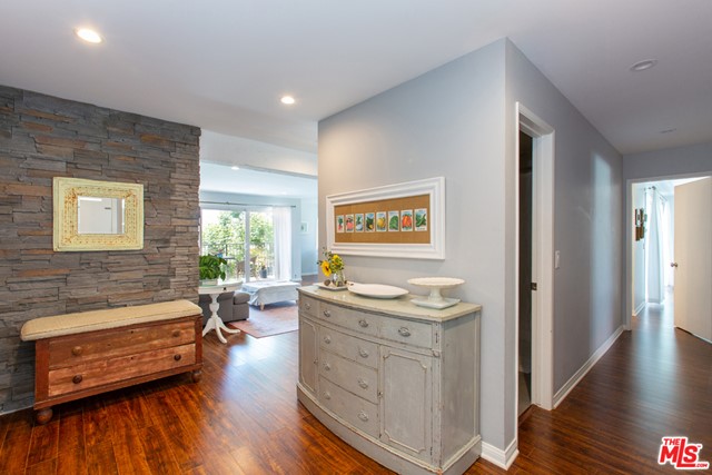 1720 Ardmore Avenue #317