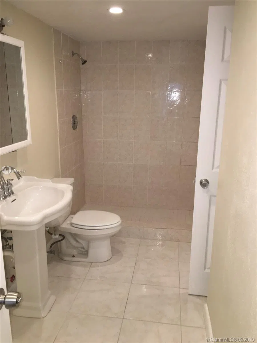 4164 Inverrary Dr #813 Lauderhill, FL 33319