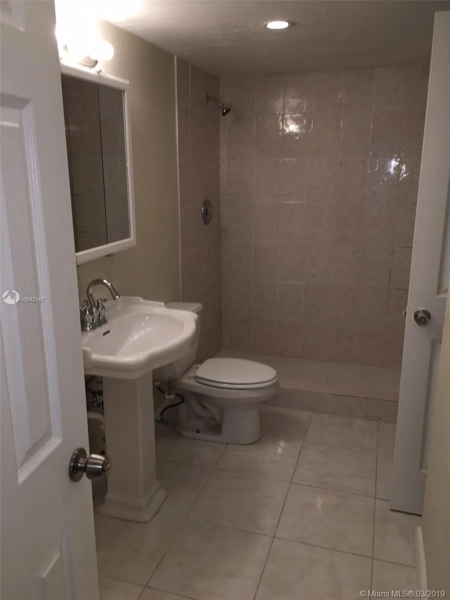 4164 Inverrary Dr #813 Lauderhill, FL 33319
