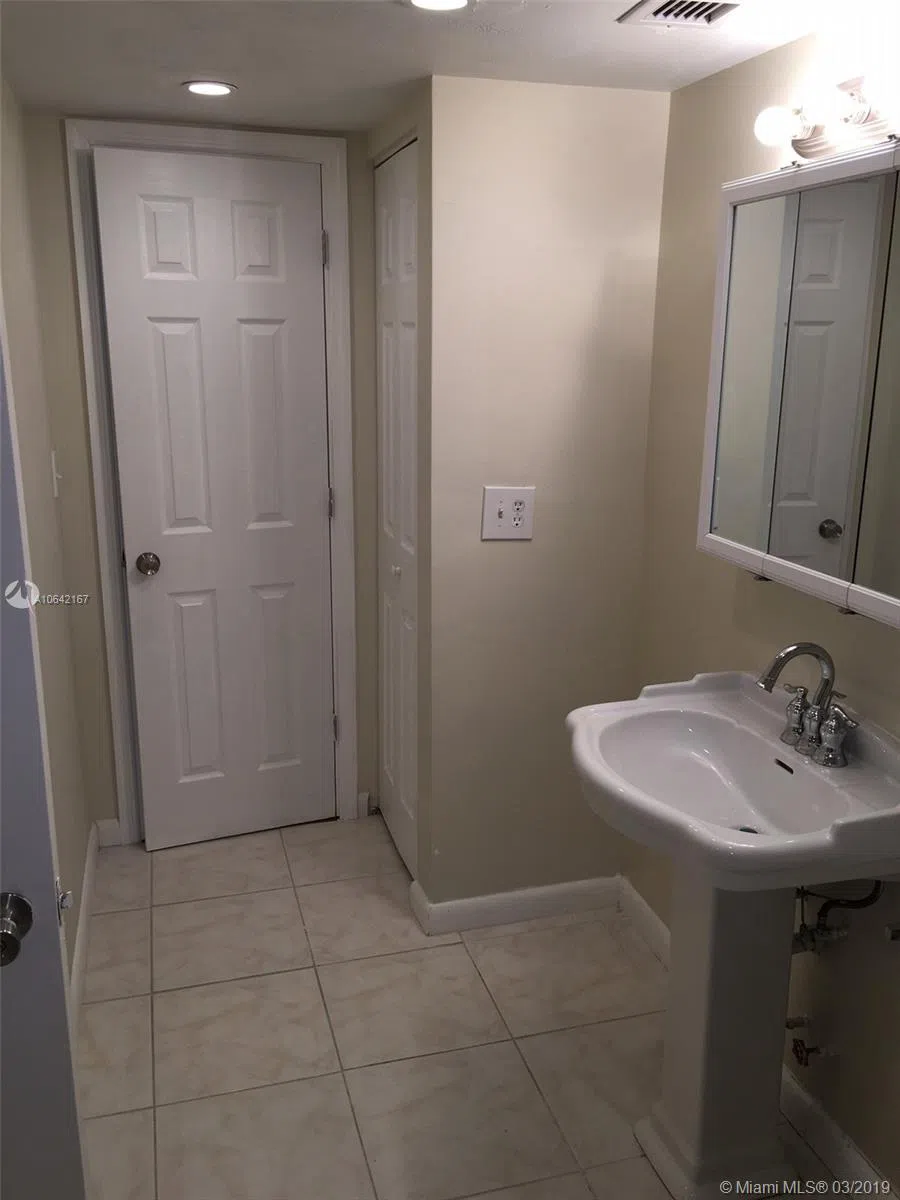 4164 Inverrary Dr #813 Lauderhill, FL 33319
