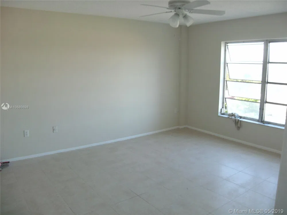 4174 Inverrary Dr #911 Lauderhill, FL 33319
