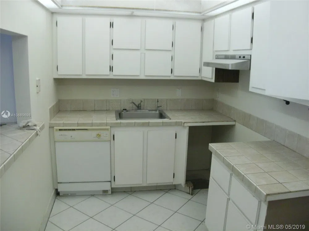4174 Inverrary Dr #911 Lauderhill, FL 33319