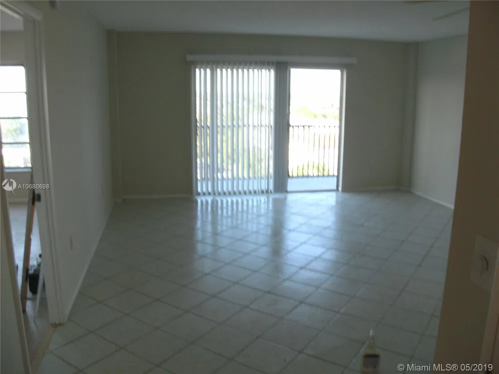 4174 Inverrary Dr #911 Lauderhill, FL 33319